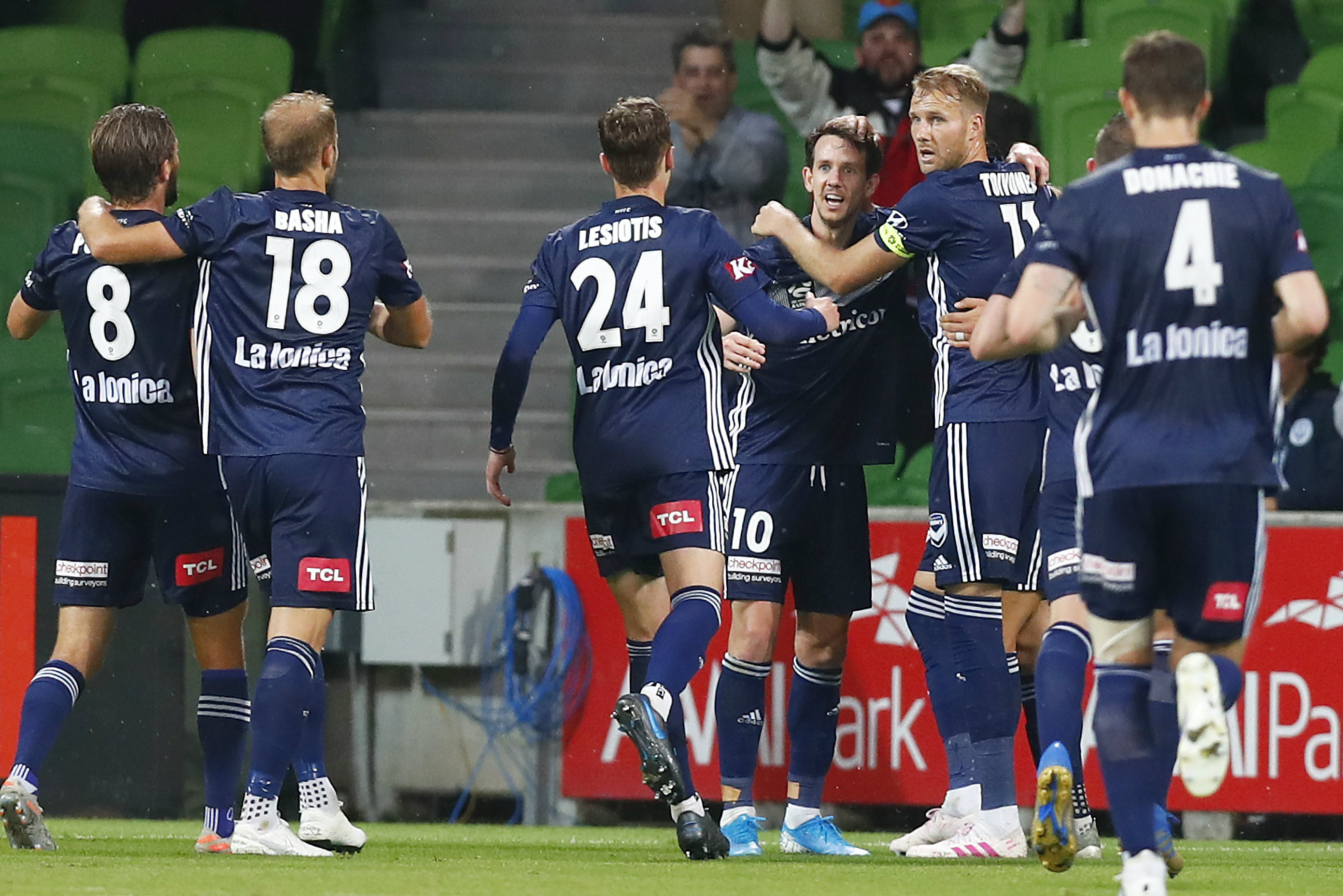 Melbourne Victory celebrate Kruse's goal