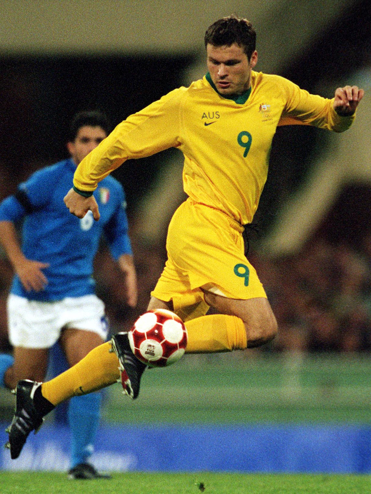 Viduka in action during the 2000 Olympics