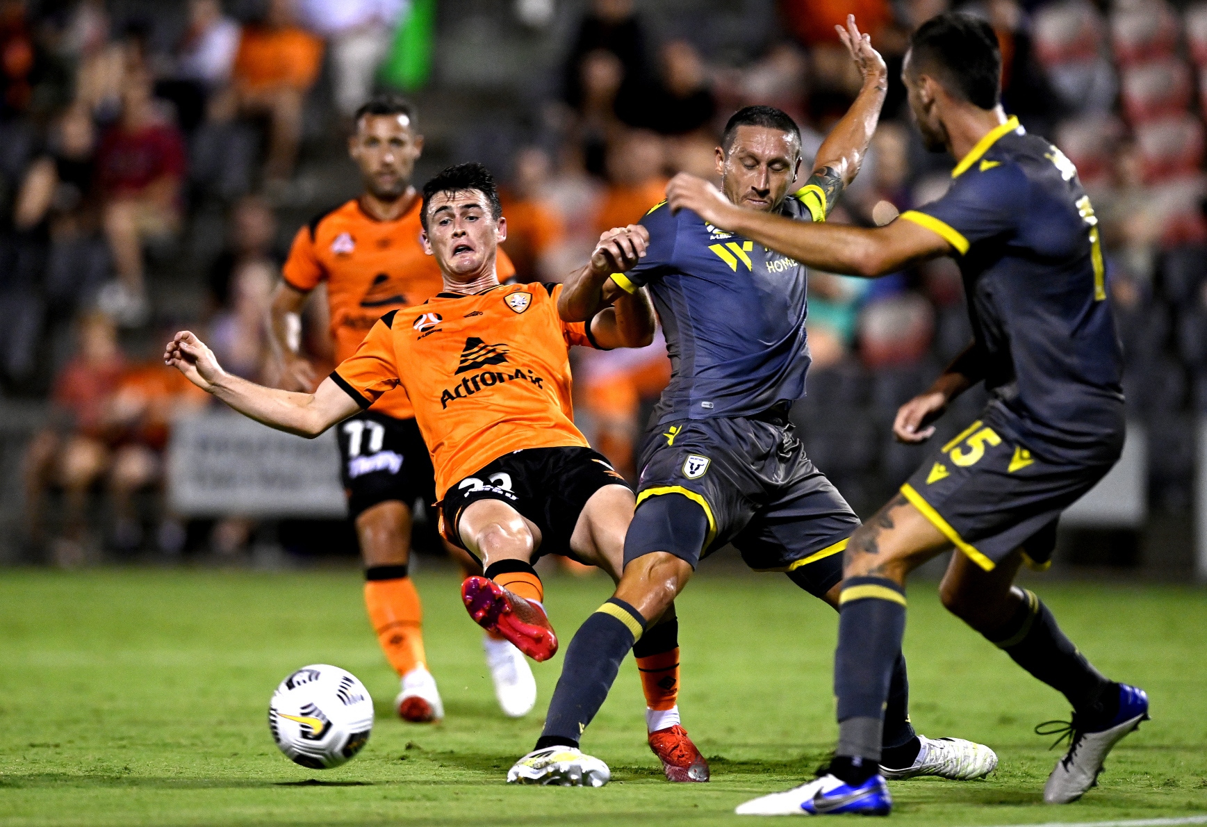 Milligan challenges Brisbane's Dylan Wenzel-Halls at Dolphin Stadium