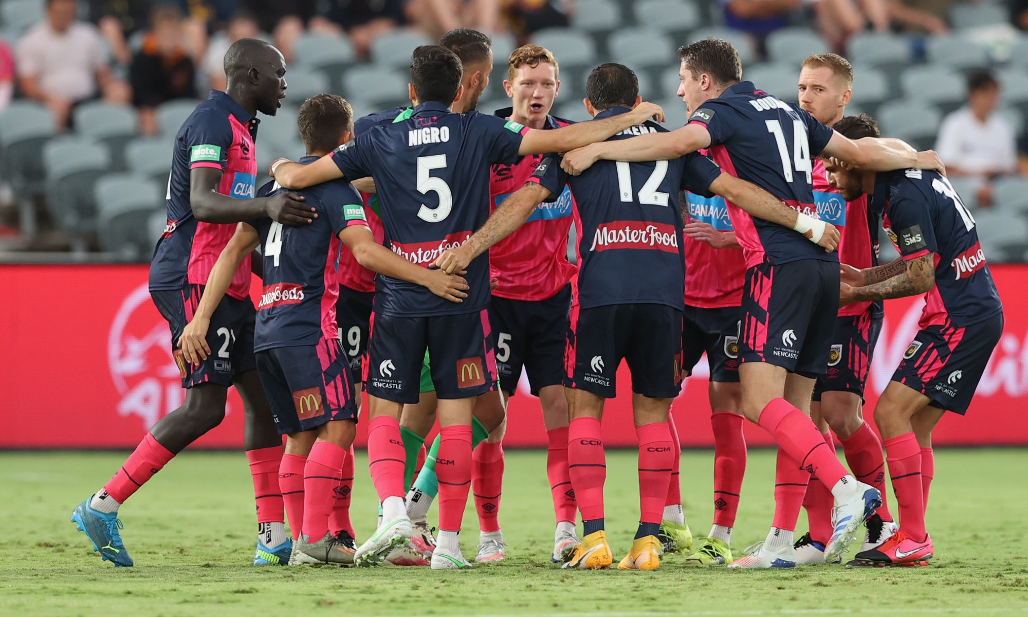 Kye Rowles rallied the troops as Central Coast Mariners opened up a seven-point lead at the top of the A-League