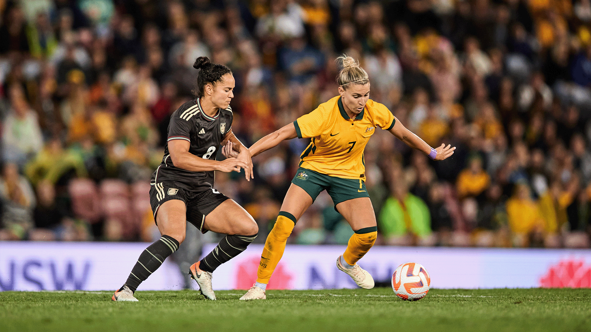 Steph Catley playing for Australia during the Cup of Nations 2023 against Jamaica. (Photo: Rachel Bach/By The White Line)