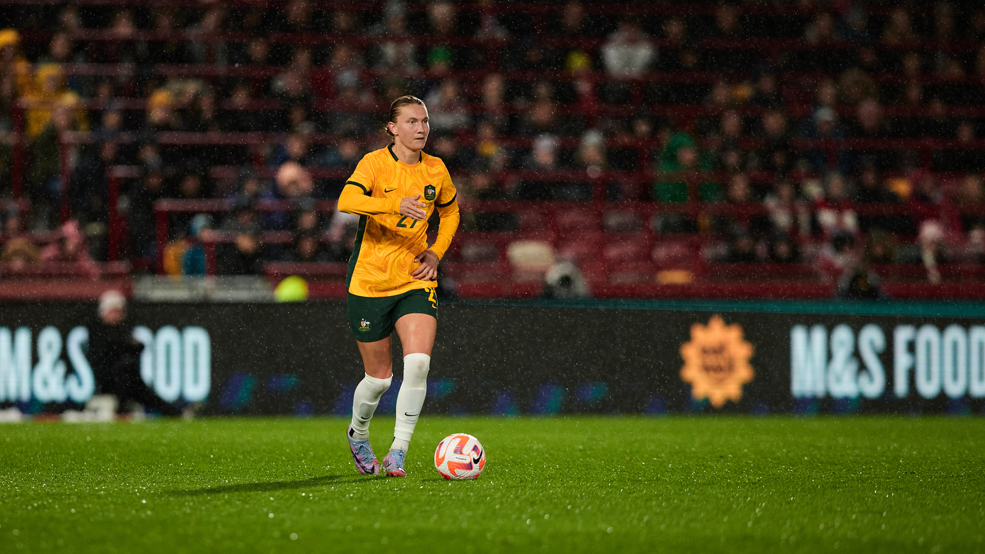 Clare Hunt during Australia's game against England in London. (Photo: Rachel Bach/By The White Line)
