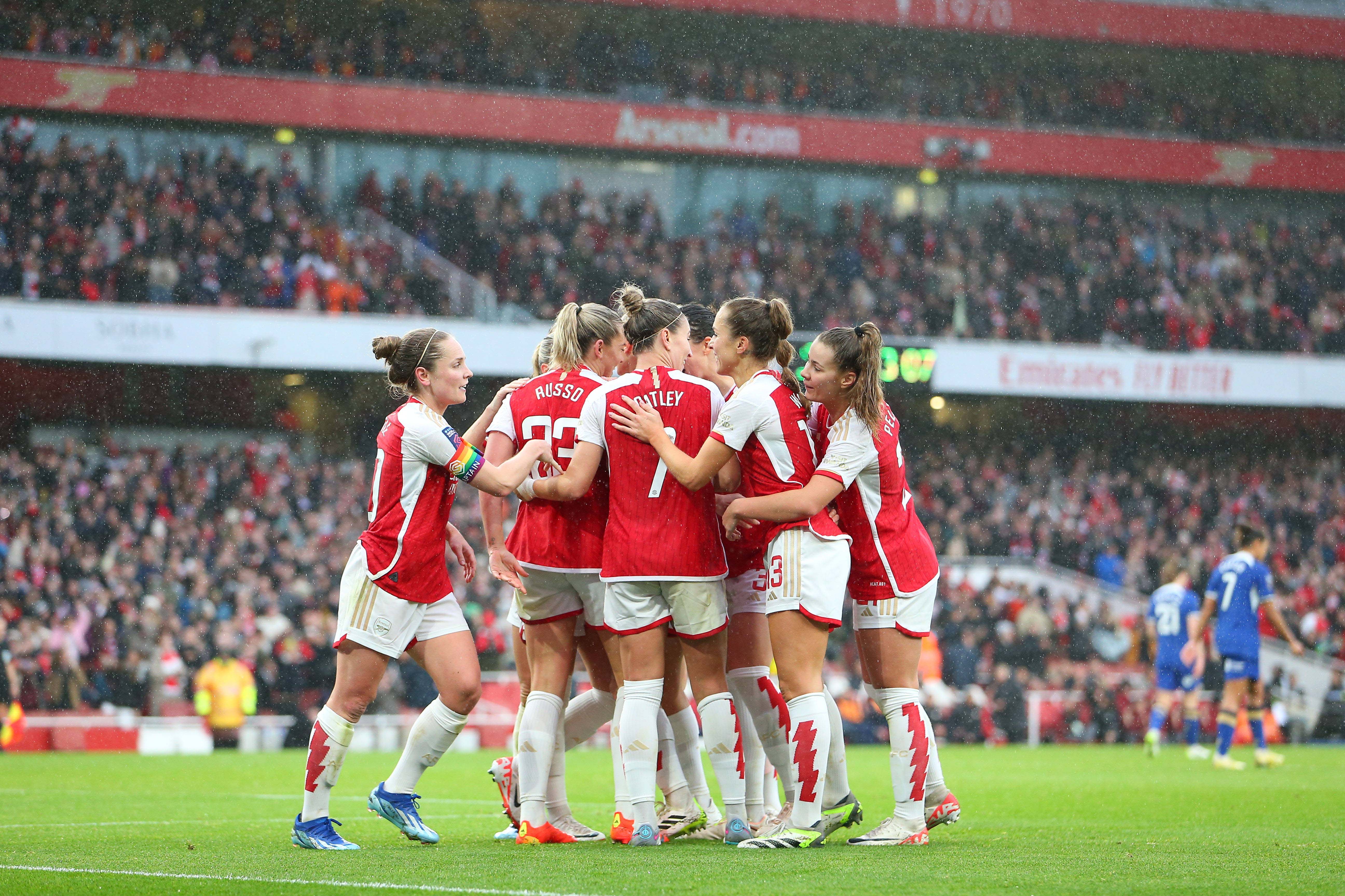 Arsenal players celebrate their teams goal by Alessia Russo in the 38th minute for 3-1.