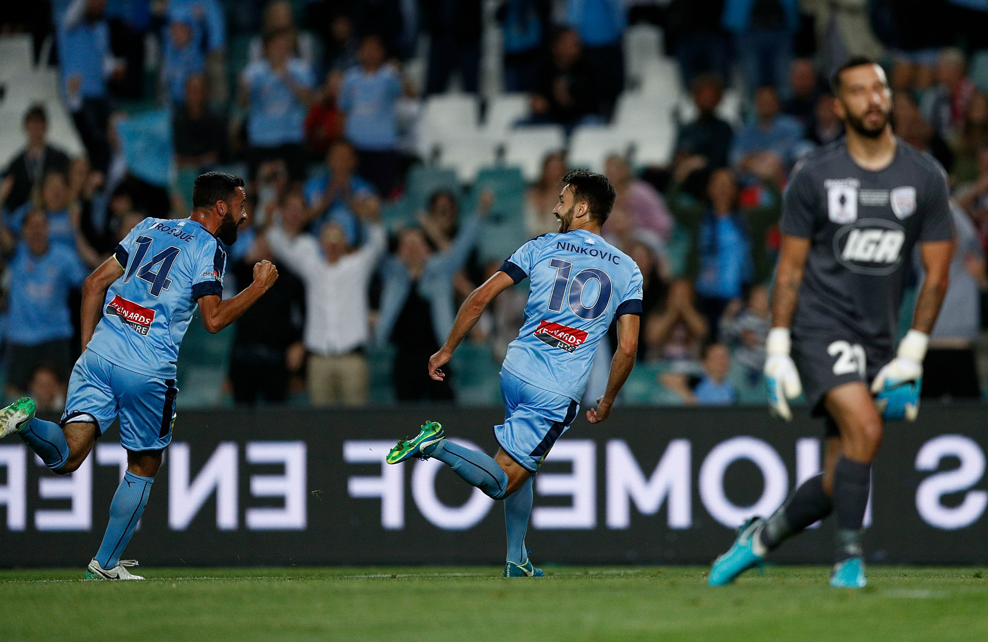 Milos Ninkovic celebration