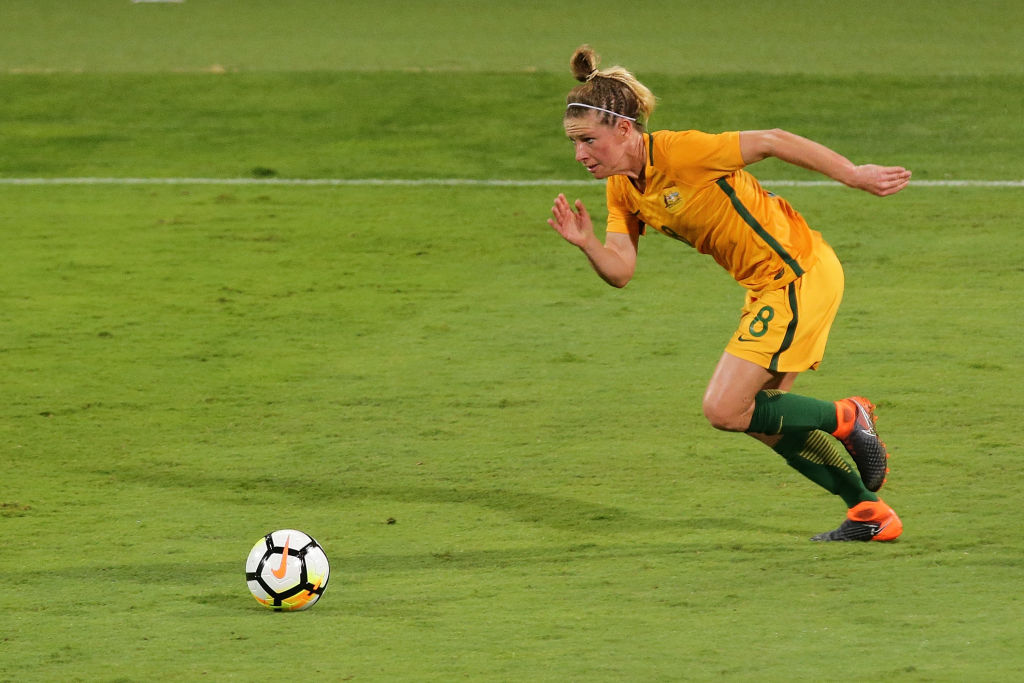 Elise Kellond-Knight in action v thailand