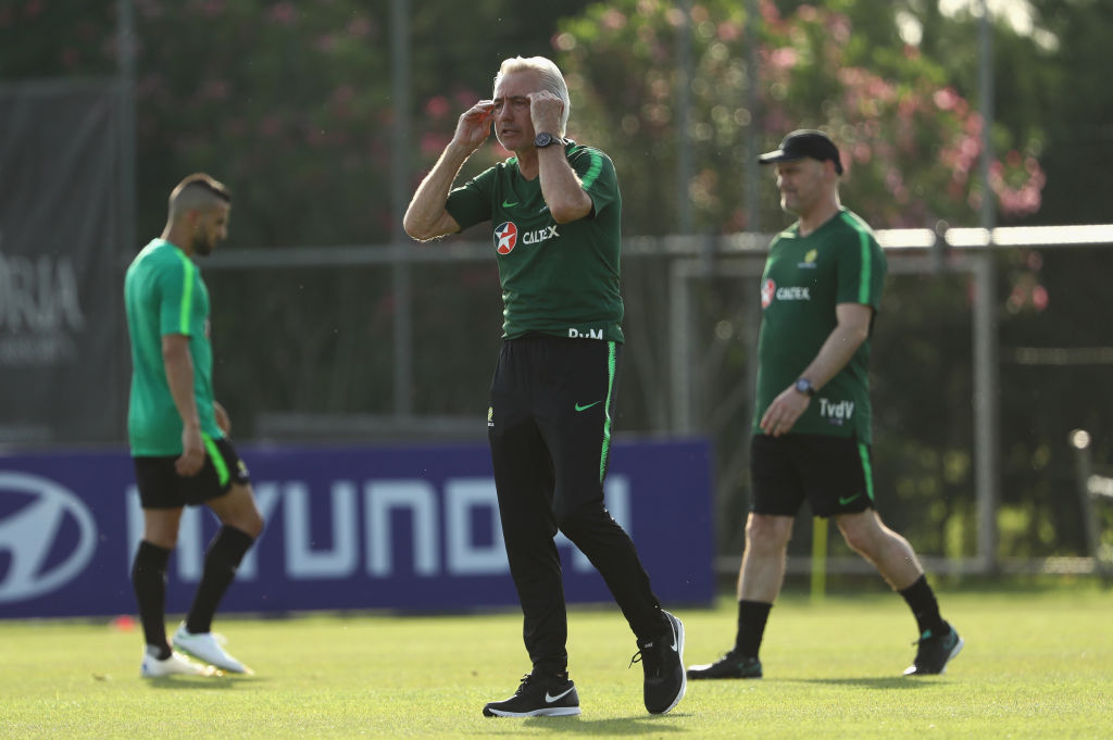 Bert van Marwijk gives a message in training