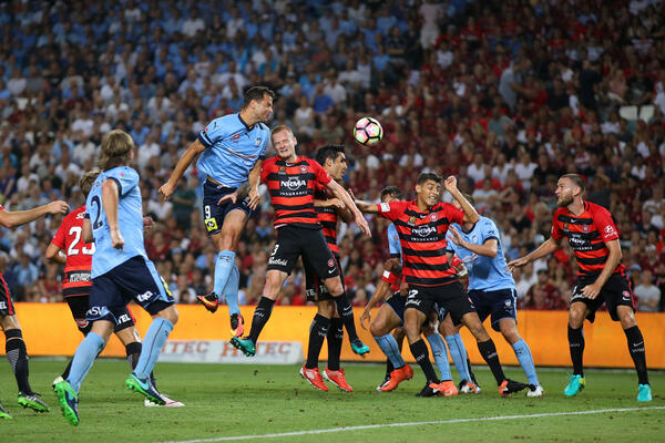 Bobo header v Wanderers