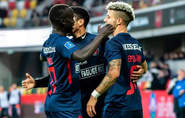 Awer Mabil celebrates with FC Midtjylland teammates