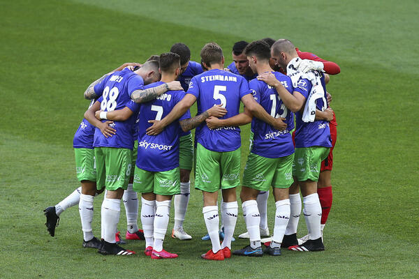 Wellington Phoenix huddle