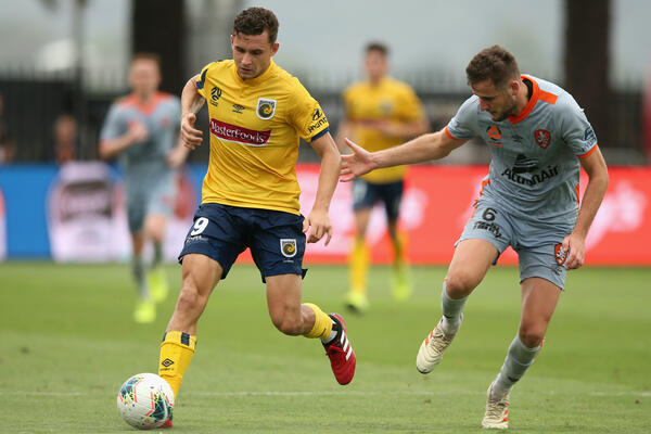 Jordan Murray; Macauley Gillesphey - Mariners v Roar