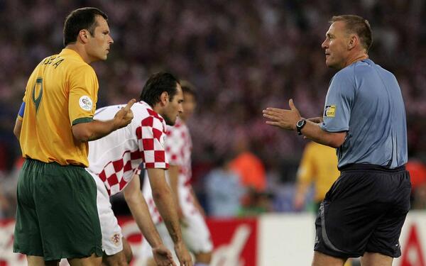 Graham Poll Mark Viduka