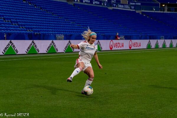Carpenter on debut for Lyon