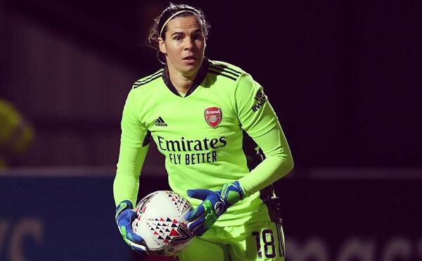 Lydia Williams - Debut