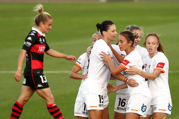 Emily Gielnik; Brisbane Roar celebrate