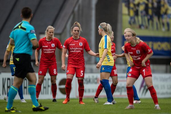 jen mccormick defends a set piece