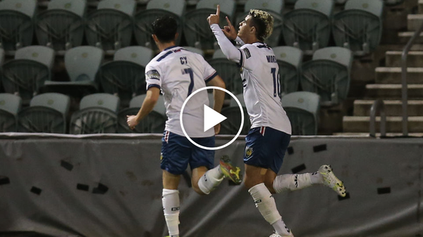 WATCH: 10-men Mariners come from behind to knock out Wolves