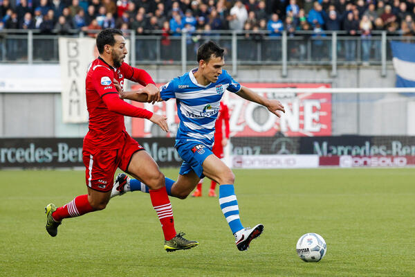 Trent Sainsbury playing for PEC Zwolle