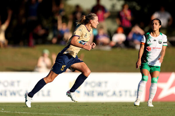 NEWCASTLE, AUSTRALIA - DECEMBER 17: Emily van Egmond of the Jets celebrates scoring a goal during the A-League Women round eight match between Newcastle Jets and Western United at No. 2 Sports Ground, on December 17, 2023, in Newcastle, Australia. (Photo by Brendon Thorne/Getty Images)