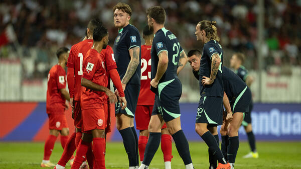 Australia fight back to rescue a point in Bahrain