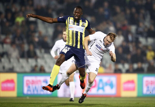 'This is not a drill': World erupts over Bolt's brace