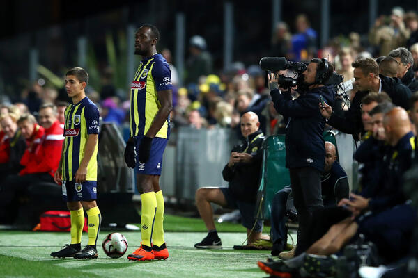 Re-live: Usain Bolt's Mariners debut