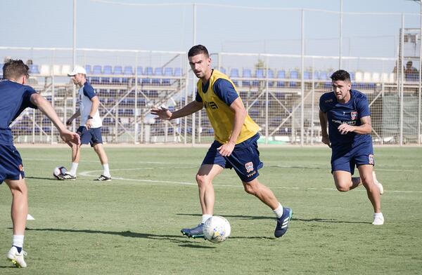 Jets edged out in final Spain friendly