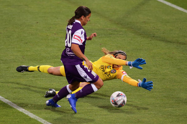 Kerr steals the show in spectacular all-round performance