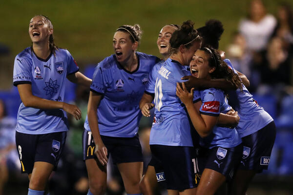 Storm and power delays fail to halt Sydney's progress in 5-2 thriller