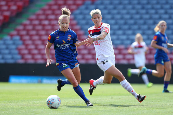 Reds strike twice in injury time to sink Jets