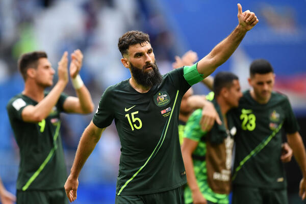 Jedinak shows class with fan gesture