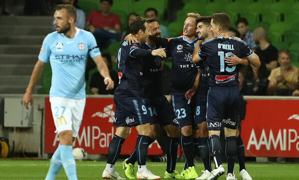 Re-live: Le Fondre brace guides Sydney FC to dominant win