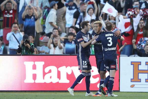 Honda leads Victory's four-goal Mariners rout