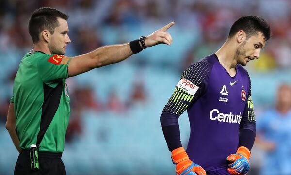 Re-live: Sydney FC clinch Sydney Derby, Phoenix too good for Mariners
