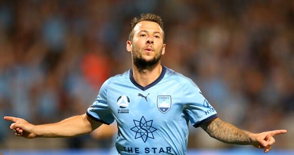 Le Fondre double lifts Sydney FC over resurgent Roar