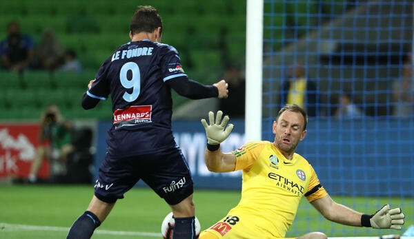 Le Fondre at the double as Sydney FC cruise past City
