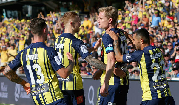 Mariners striker Matt Simon