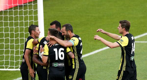 Phoenix enter top six, condemn Mariners to worst ever Hyundai A-League start