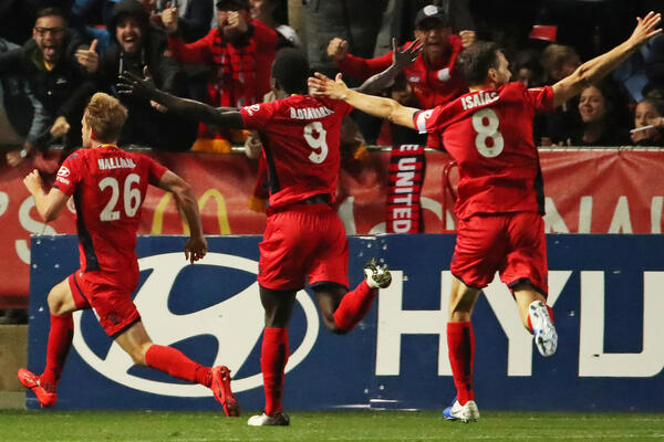 Keogh and Ikonomidis send Glory top of Hyundai A-League