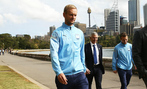 Siem de Jong arrives in Sydney