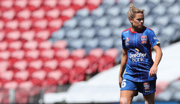 Newcastle coach Deans welcomes re-signing of Jets leadership duo