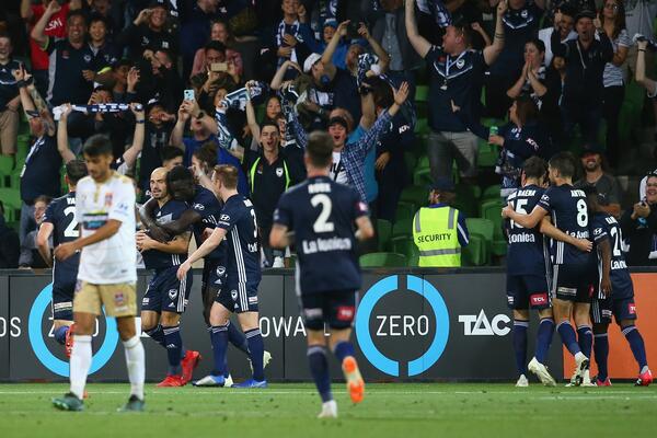 Re-live: Troisi leaves it late for Victory, Phoenix's remarkable comeback triumph