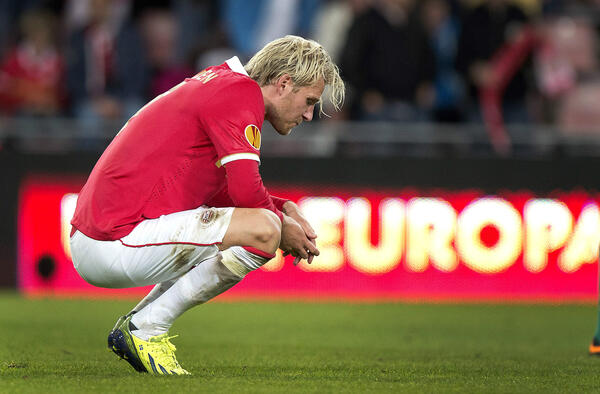 Toivenen sinks to his knees at PSV