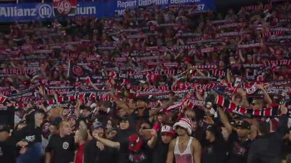 Sydney FC stun Wanderers