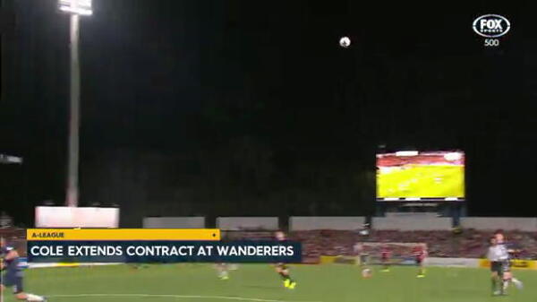 Wanderers defender signs extension