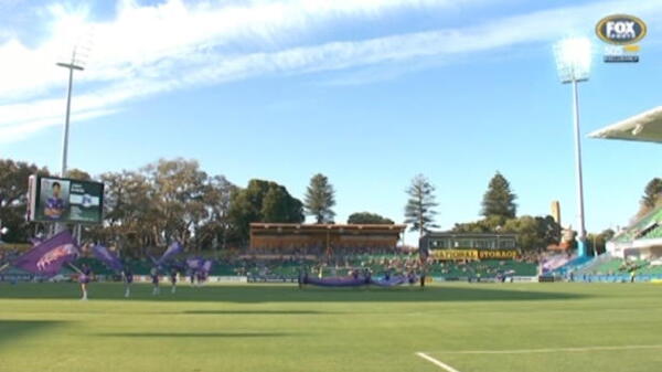 Glory v Victory highlights