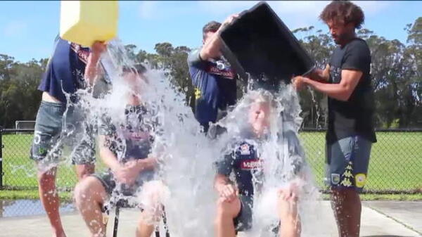 Mariners tackle the #IceBucketChallenge
