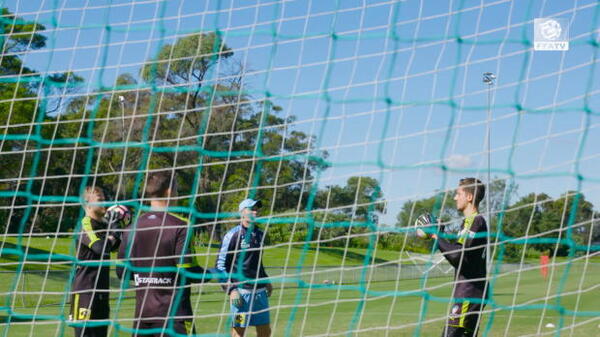 FFA TV | Crawley's introduction to Chilean football