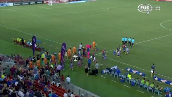Jets v Roar first half highlights