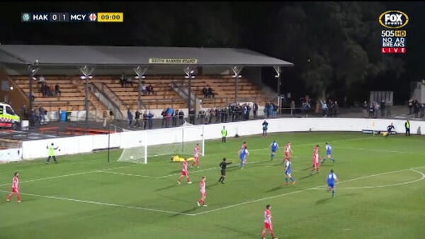 de Jong hits back for Hakoah