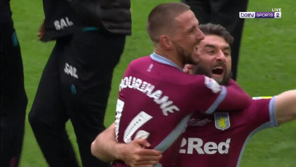 Jedinak celebrates Aston Villa promotion
